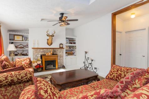 325 Us Route 2 W Wilton ME 04294