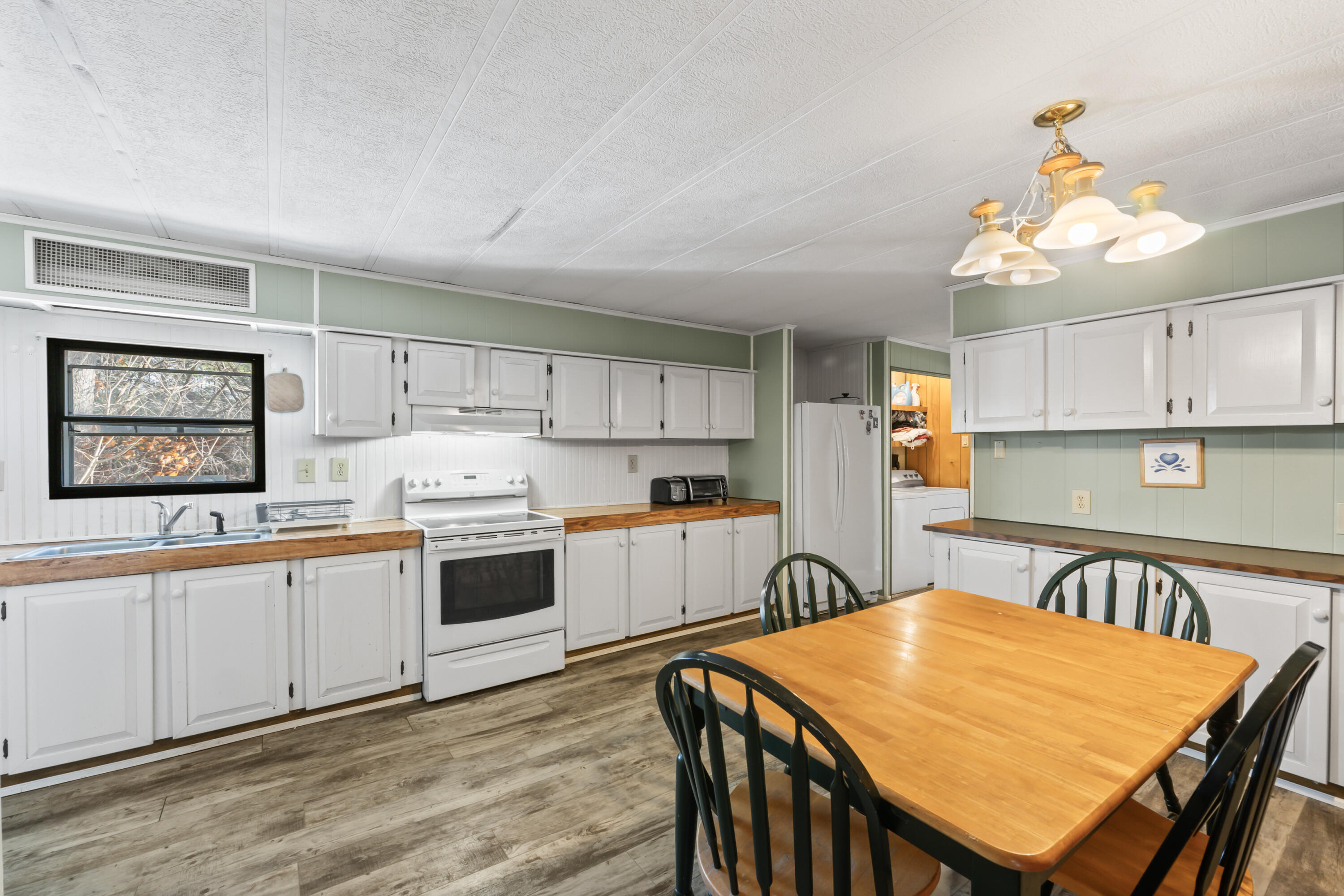 1106 Us Route 1 York ME 03909