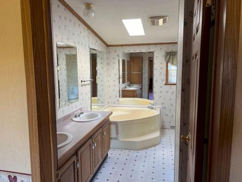 7 Deas Way Skowhegan ME 04976