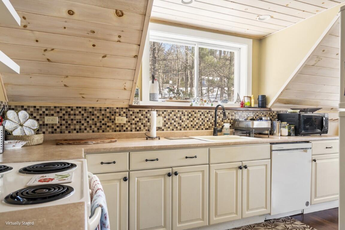 934 Wiscasset Road Boothbay ME 04537