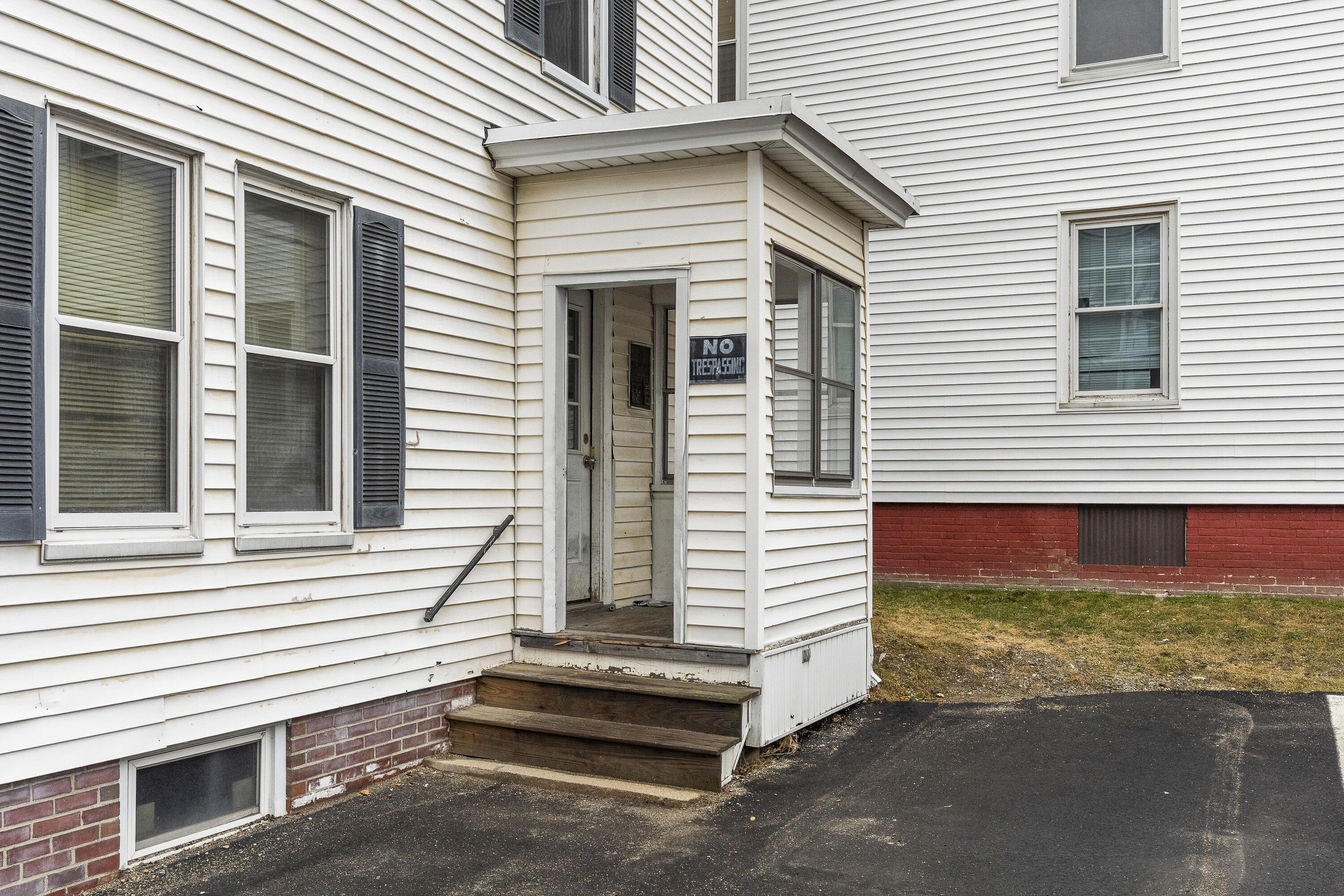 89 Walnut Street Lewiston ME 04240