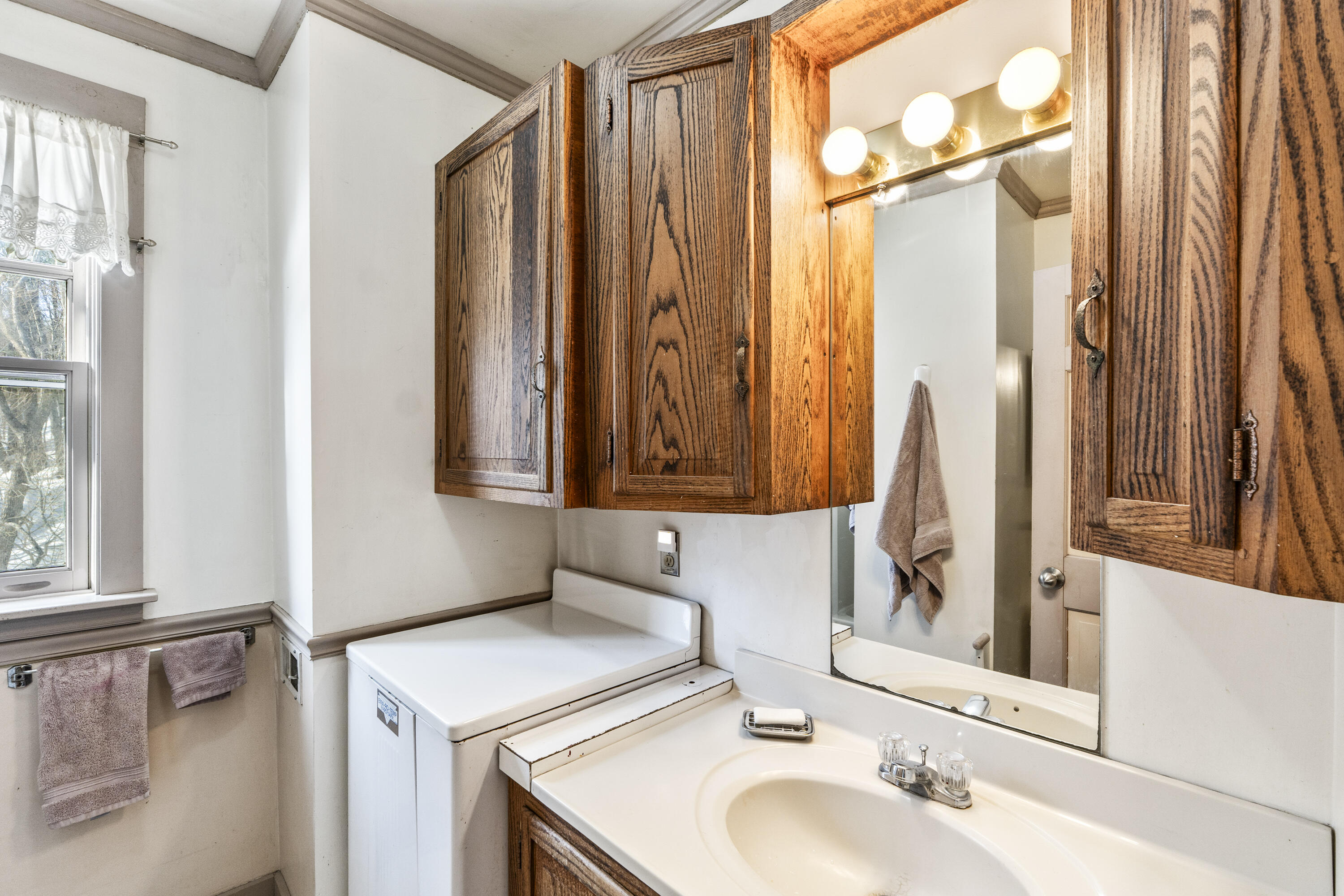 38 Main Street Topsham ME 04086