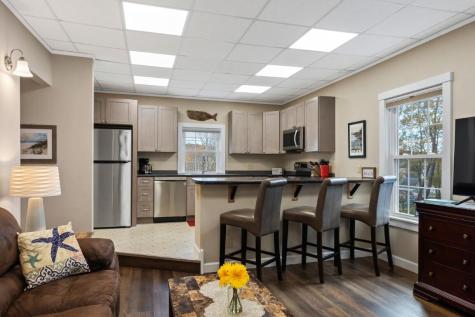 43 Oak Street Boothbay Harbor ME 04538