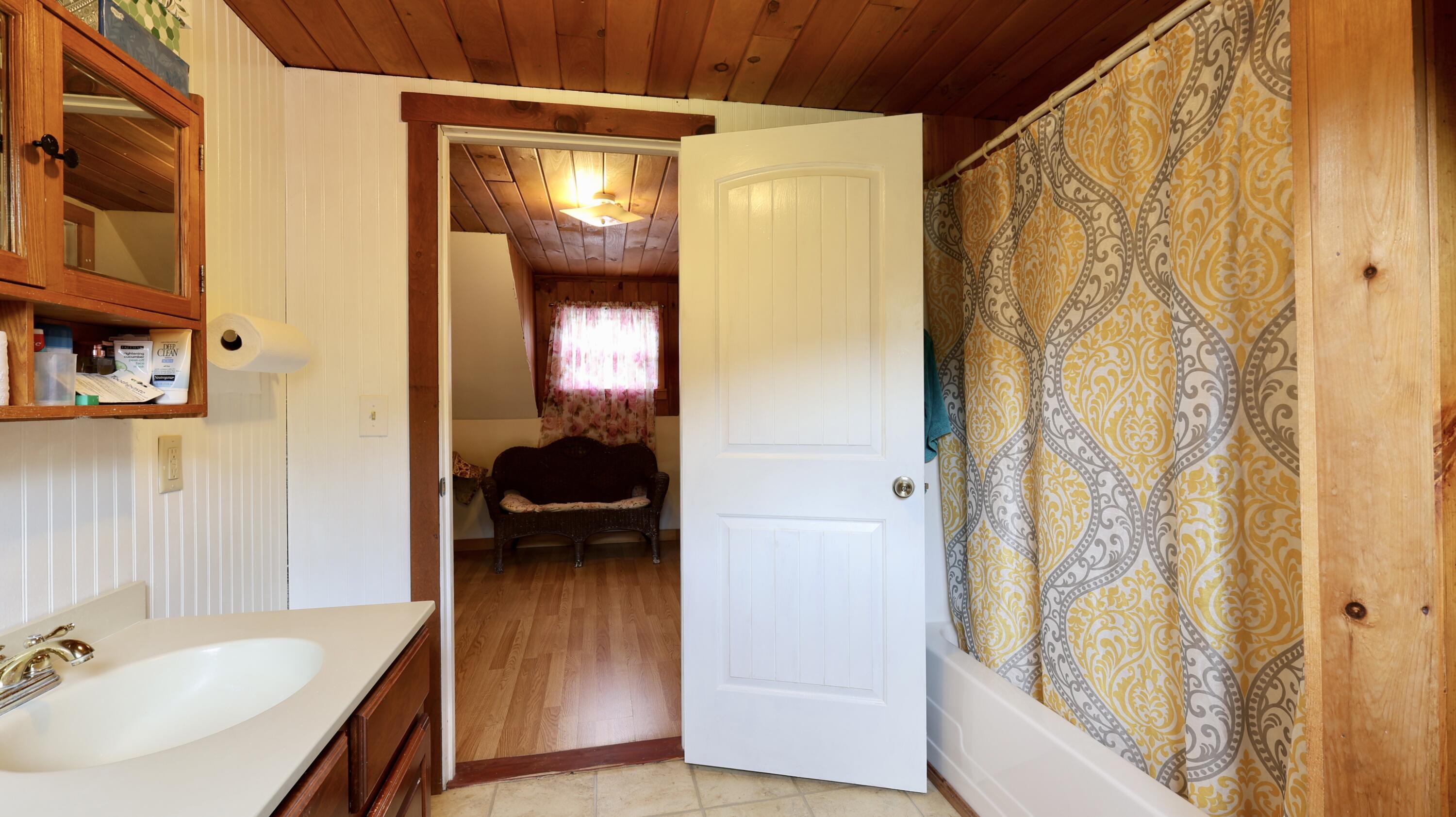 1146 Post Road Bowdoinham ME 04008