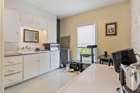7 Porter Street Paris ME 04281