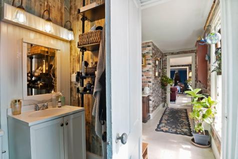 7 Porter Street Paris ME 04281