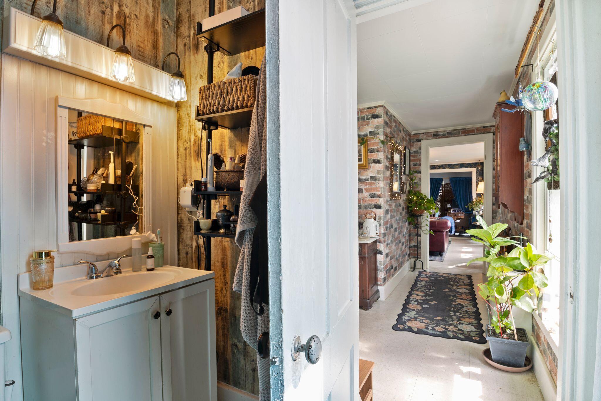 7 Porter Street Paris ME 04281