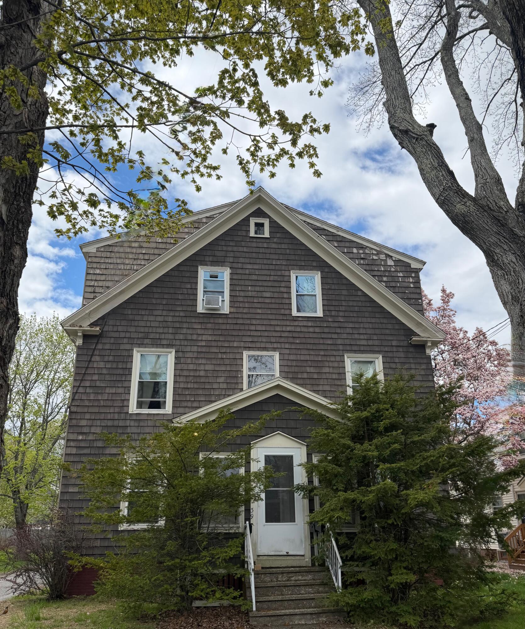 39 Rochester Street Westbrook ME 04092
