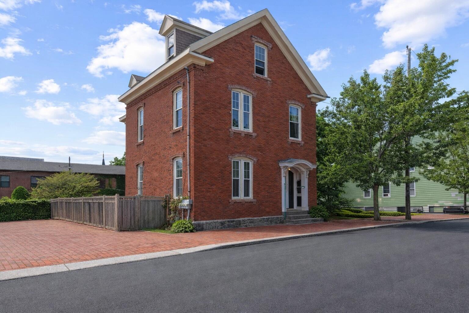 12 Smith Street Portland ME 04101