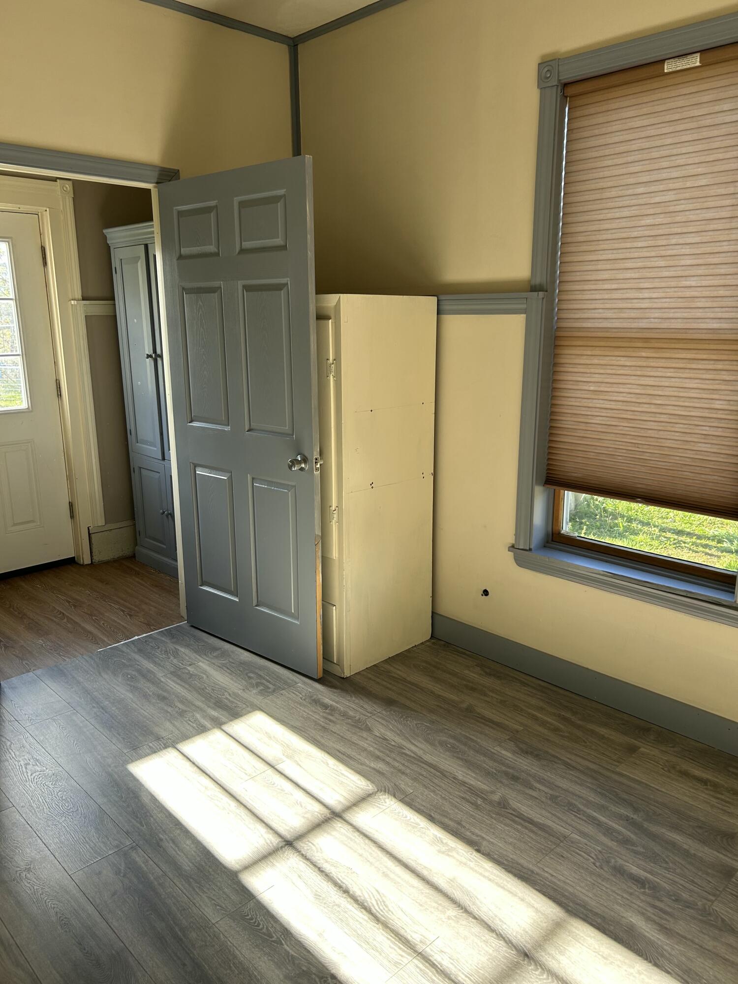 26 Clark Street Thomaston ME 04861