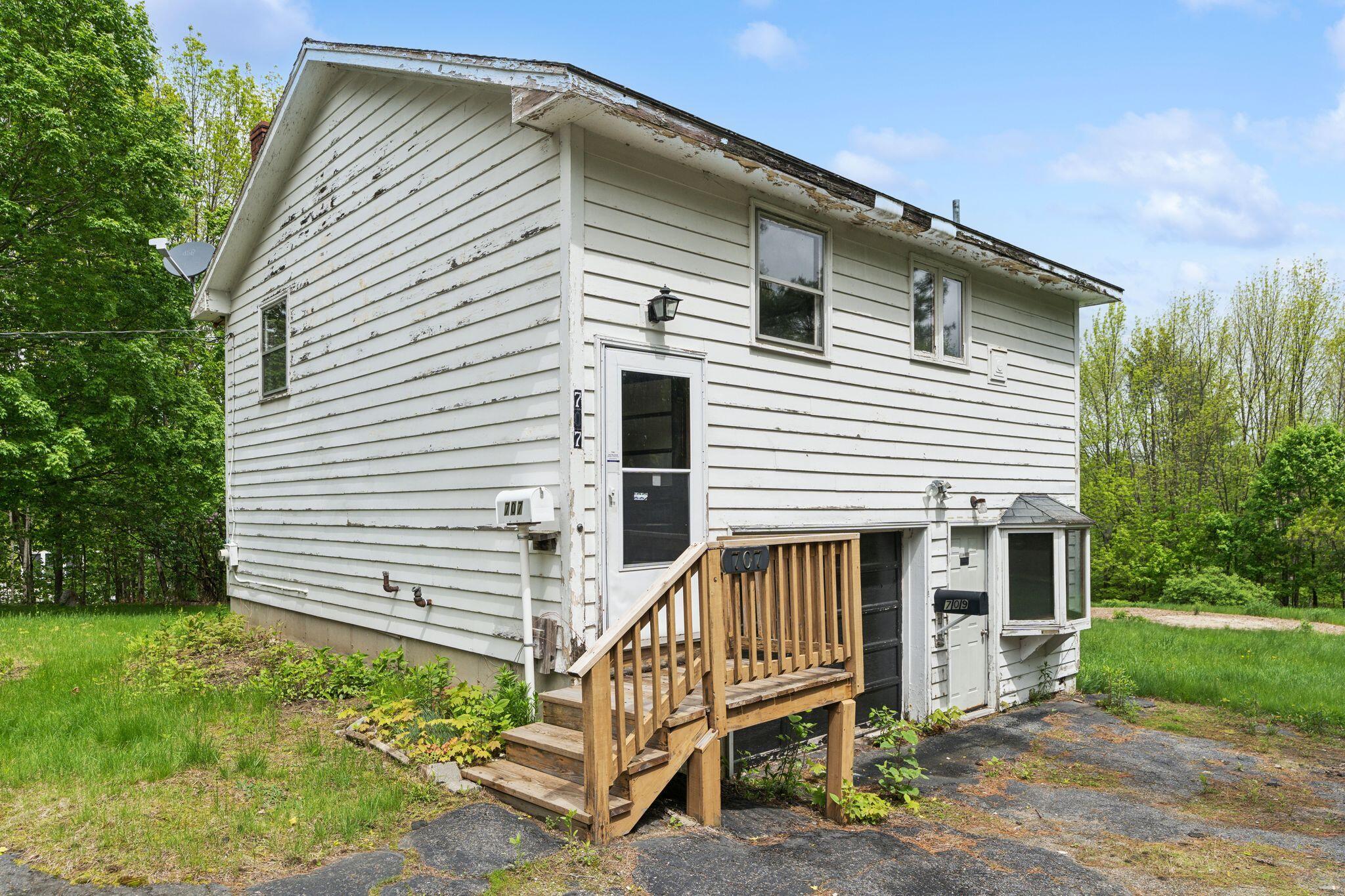 705 + 707 Maine Avenue Farmingdale ME 04344