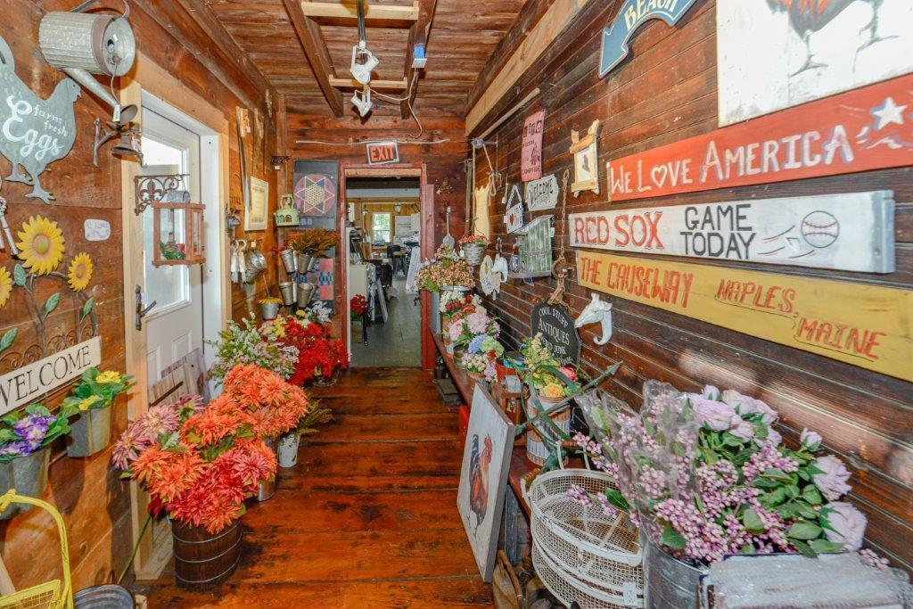 679 Roosevelt Trail Naples ME 04055