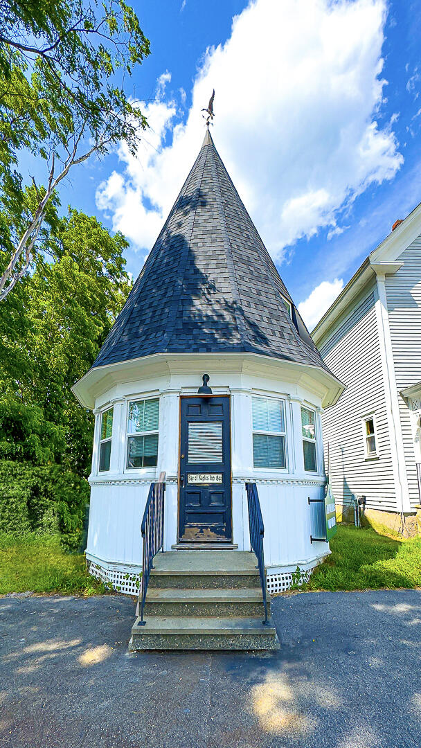 679 Roosevelt Trail Naples ME 04055