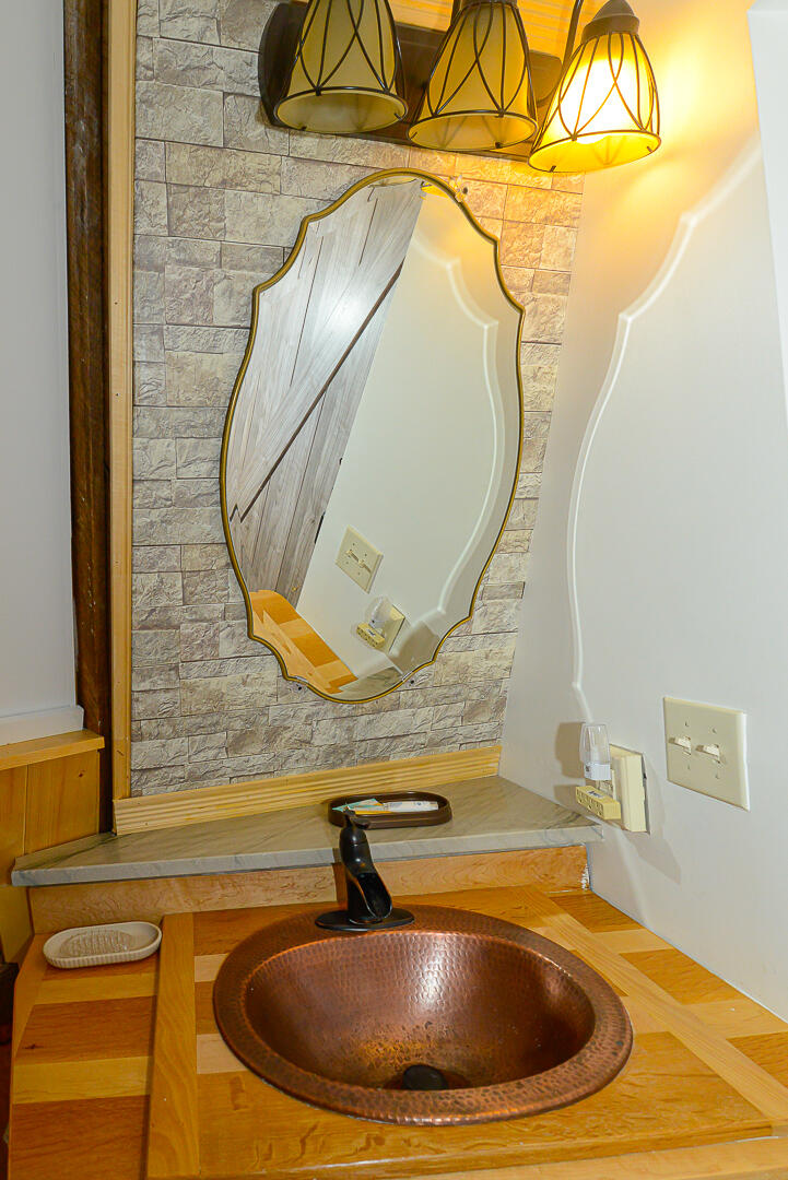 679 Roosevelt Trail Naples ME 04055