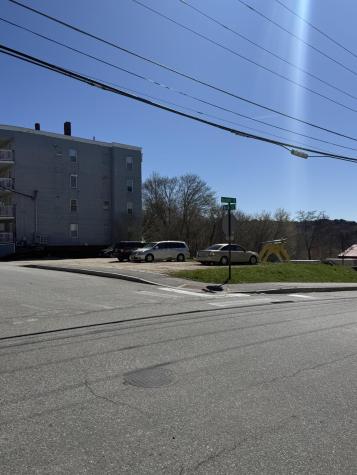 184 Bartlett Street Lewiston ME 04240
