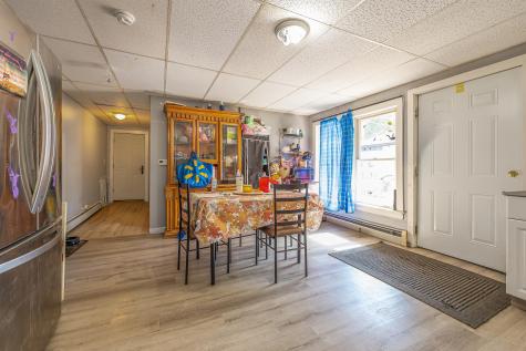 6 Dix Avenue Mexico ME 04257