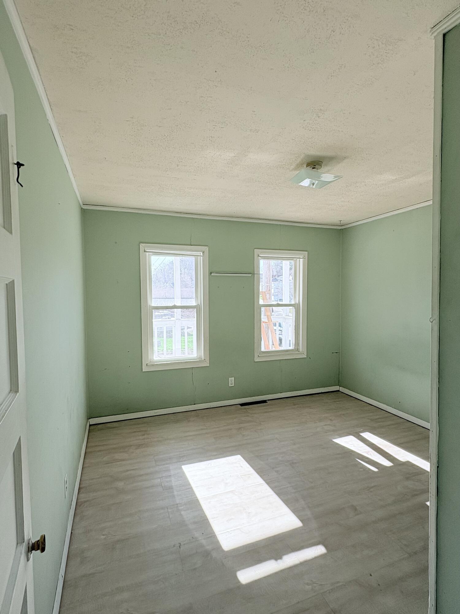 5 Ralph Ave Avenue Lewiston ME 04240