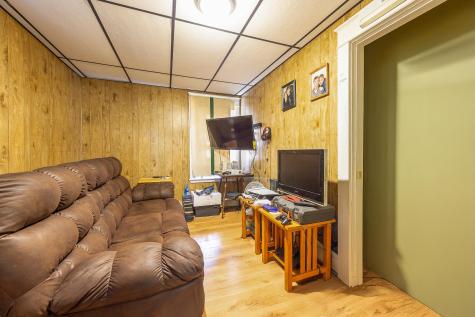 9 Dix Avenue Mexico ME 04257