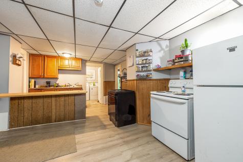 9 Dix Avenue Mexico ME 04257