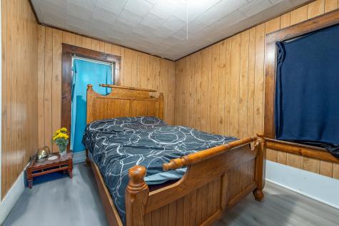 9 Dix Avenue Mexico ME 04257