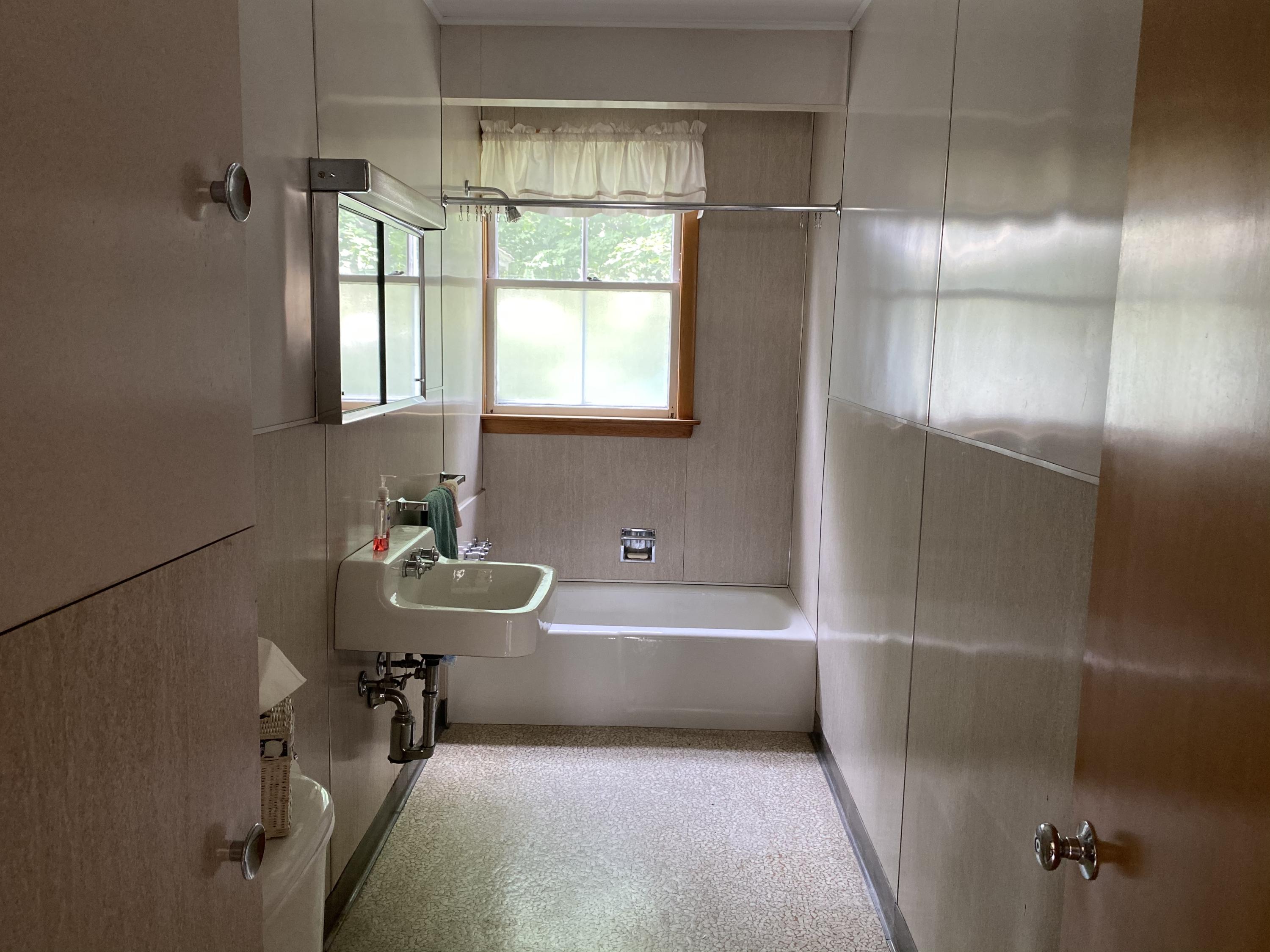 253 Oak Street Lewiston ME 04240
