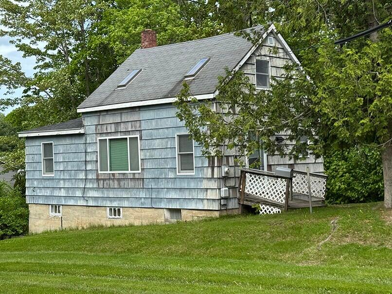 25 Pray Street Gardiner ME 04345