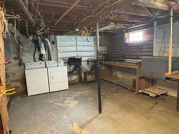 25 Pray Street Gardiner ME 04345