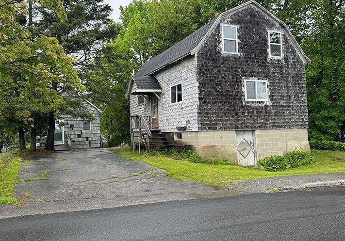 25 Pray Street Gardiner ME 04345