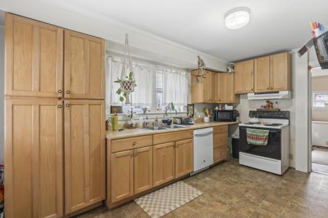 14 Swan Street Augusta ME 04330