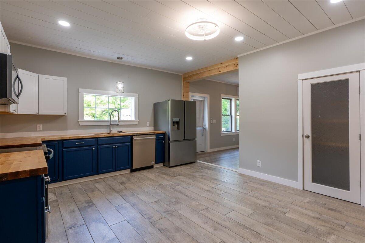 13 Liberty Road Washington ME 04574