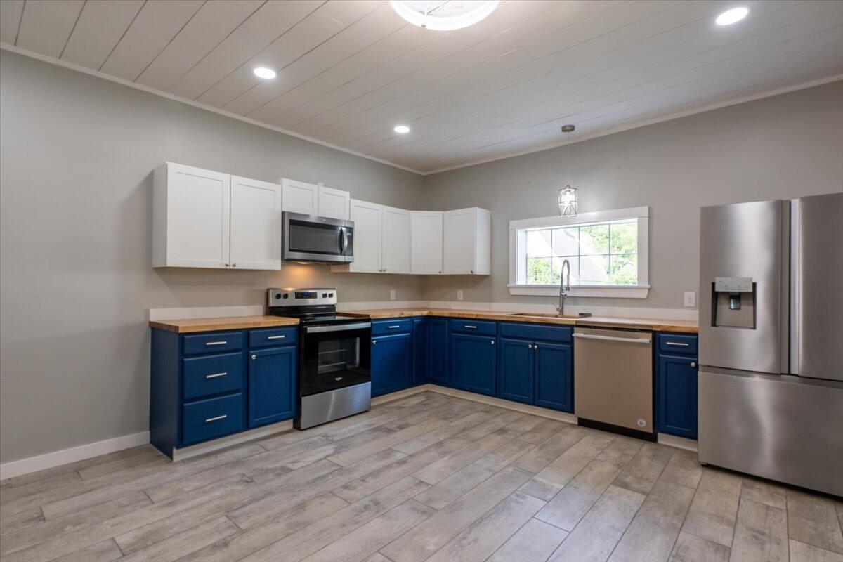 13 Liberty Road Washington ME 04574