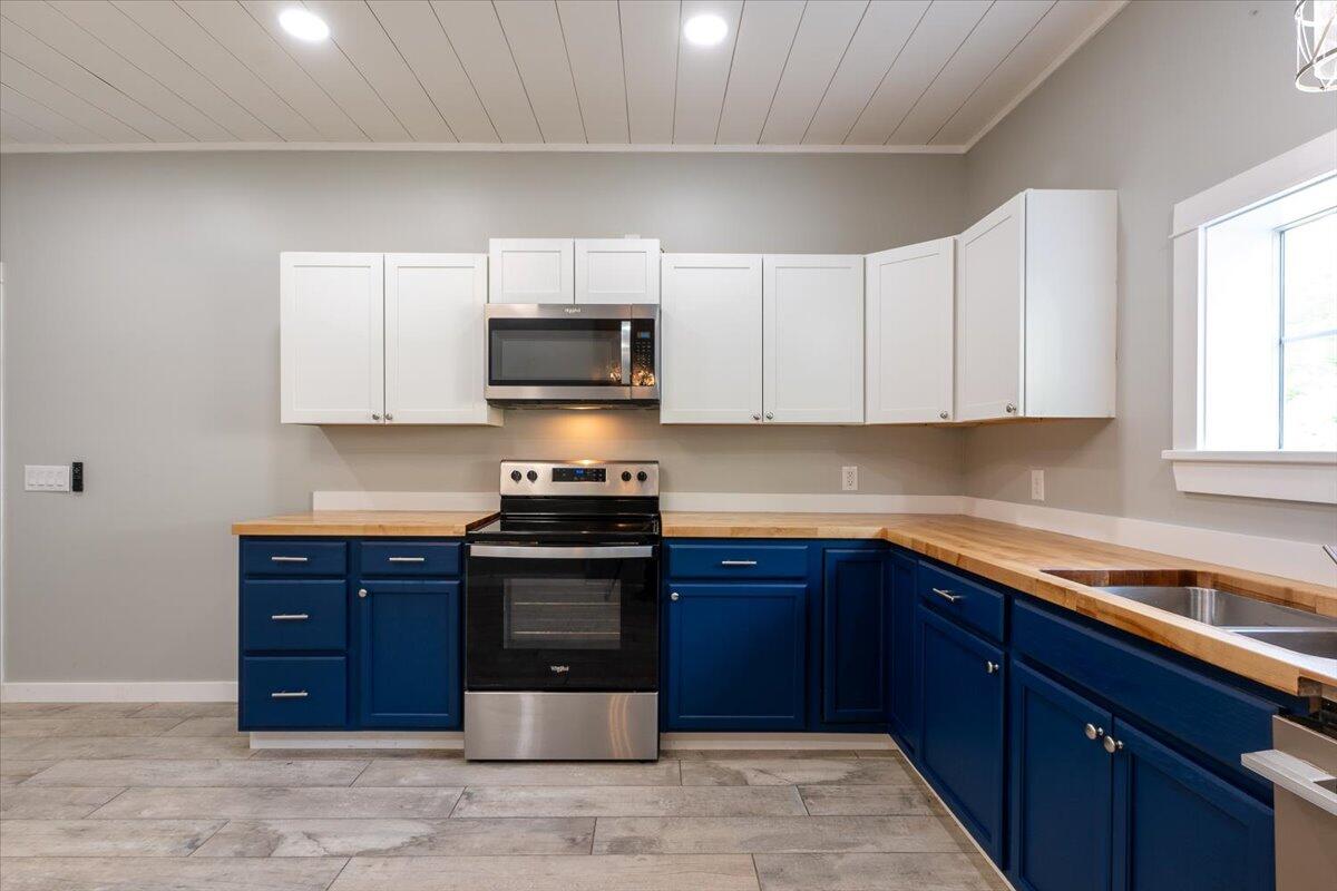 13 Liberty Road Washington ME 04574