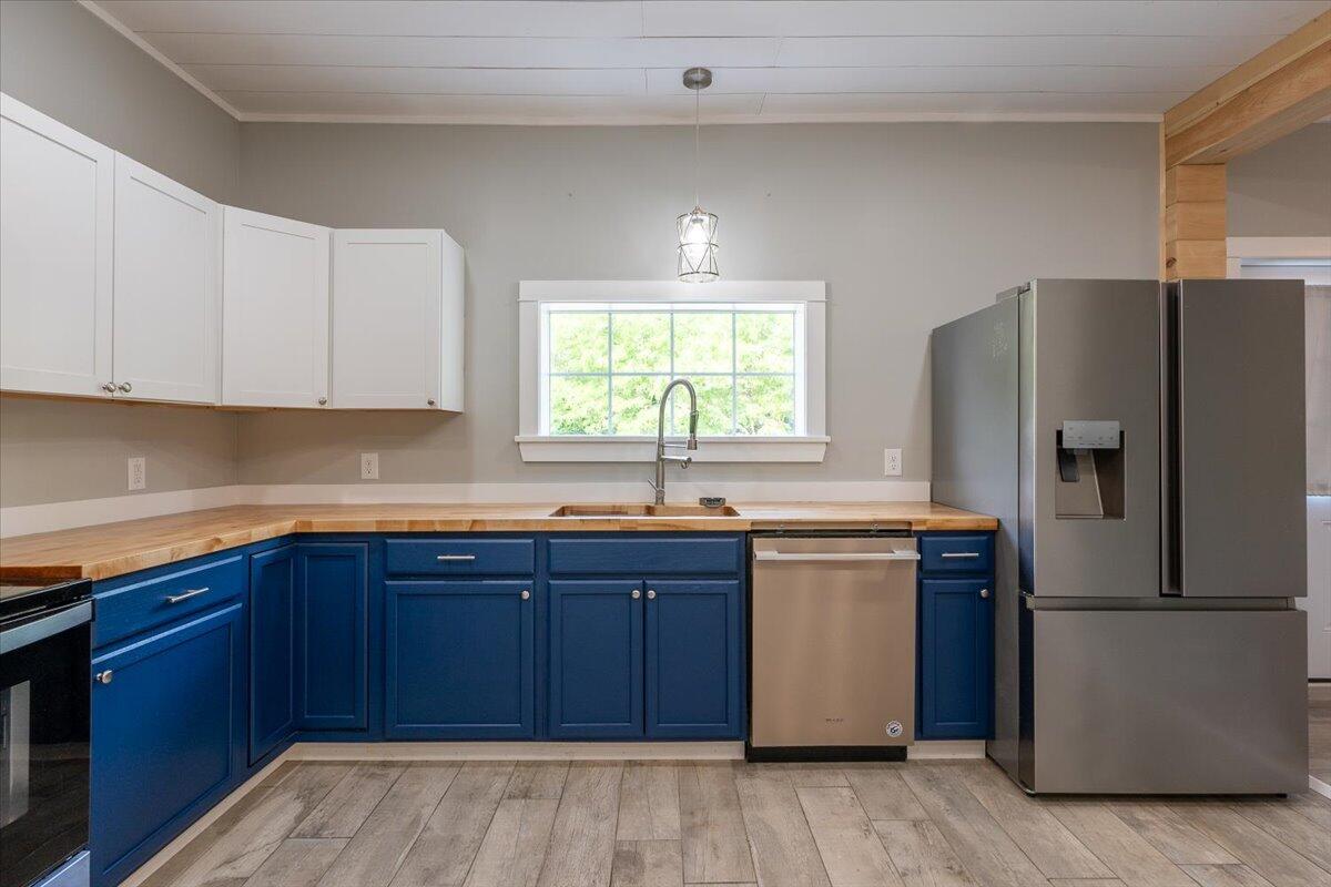 13 Liberty Road Washington ME 04574