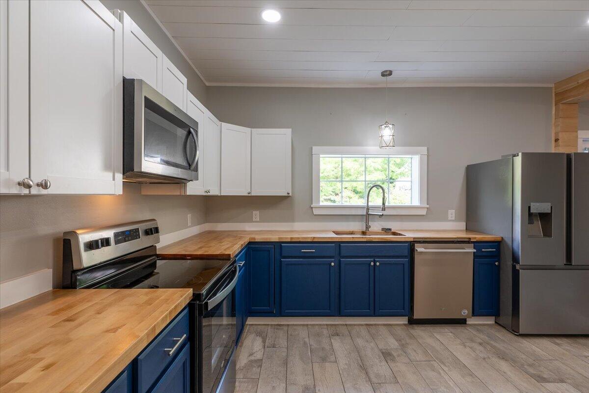13 Liberty Road Washington ME 04574
