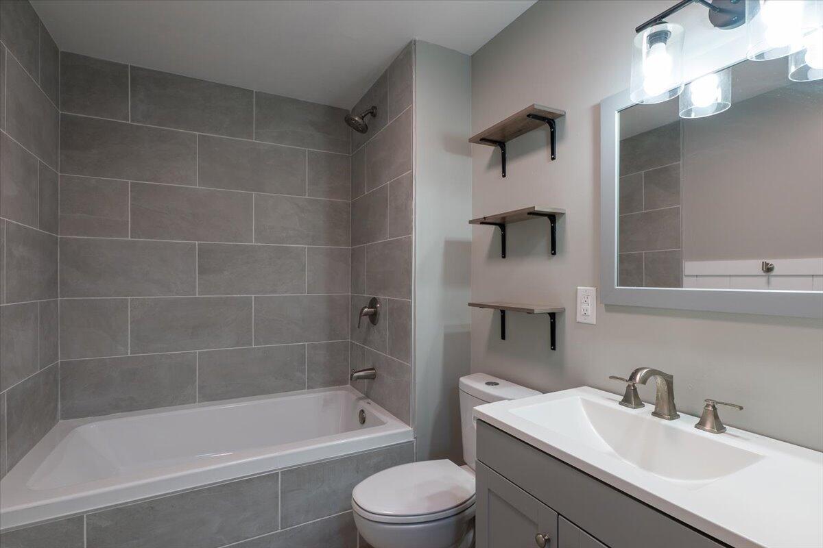 13 Liberty Road Washington ME 04574
