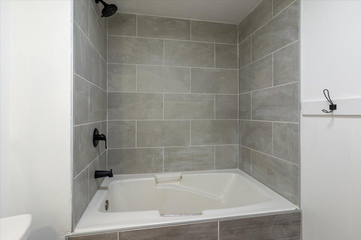 13 Liberty Road Washington ME 04574