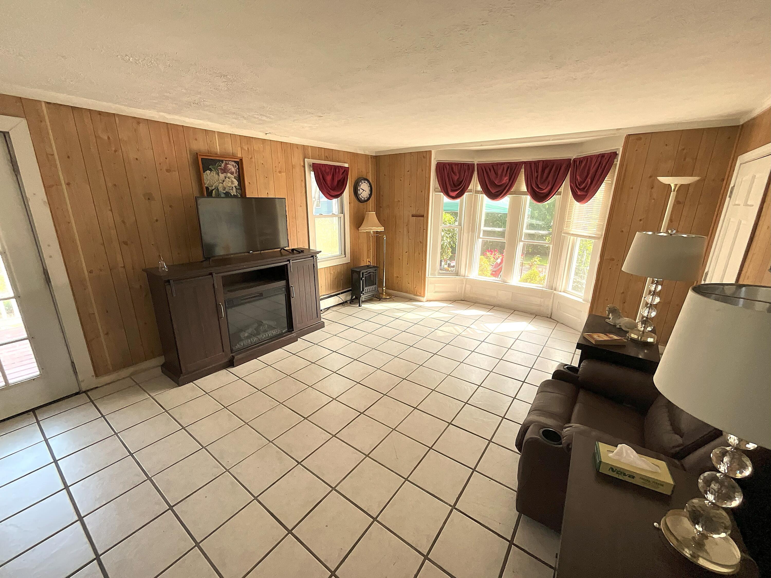 19 Depot Street Buxton ME 04093