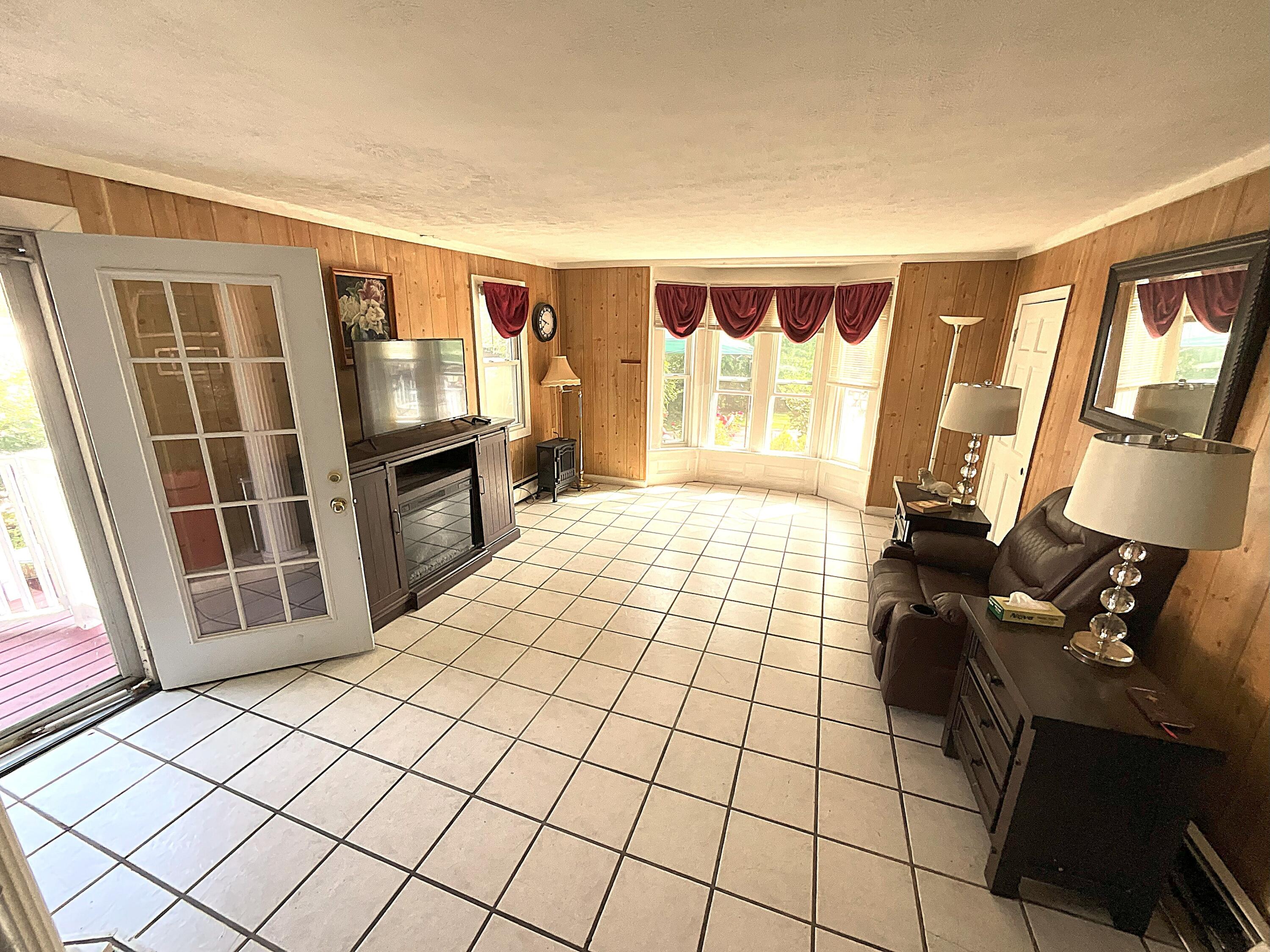 19 Depot Street Buxton ME 04093