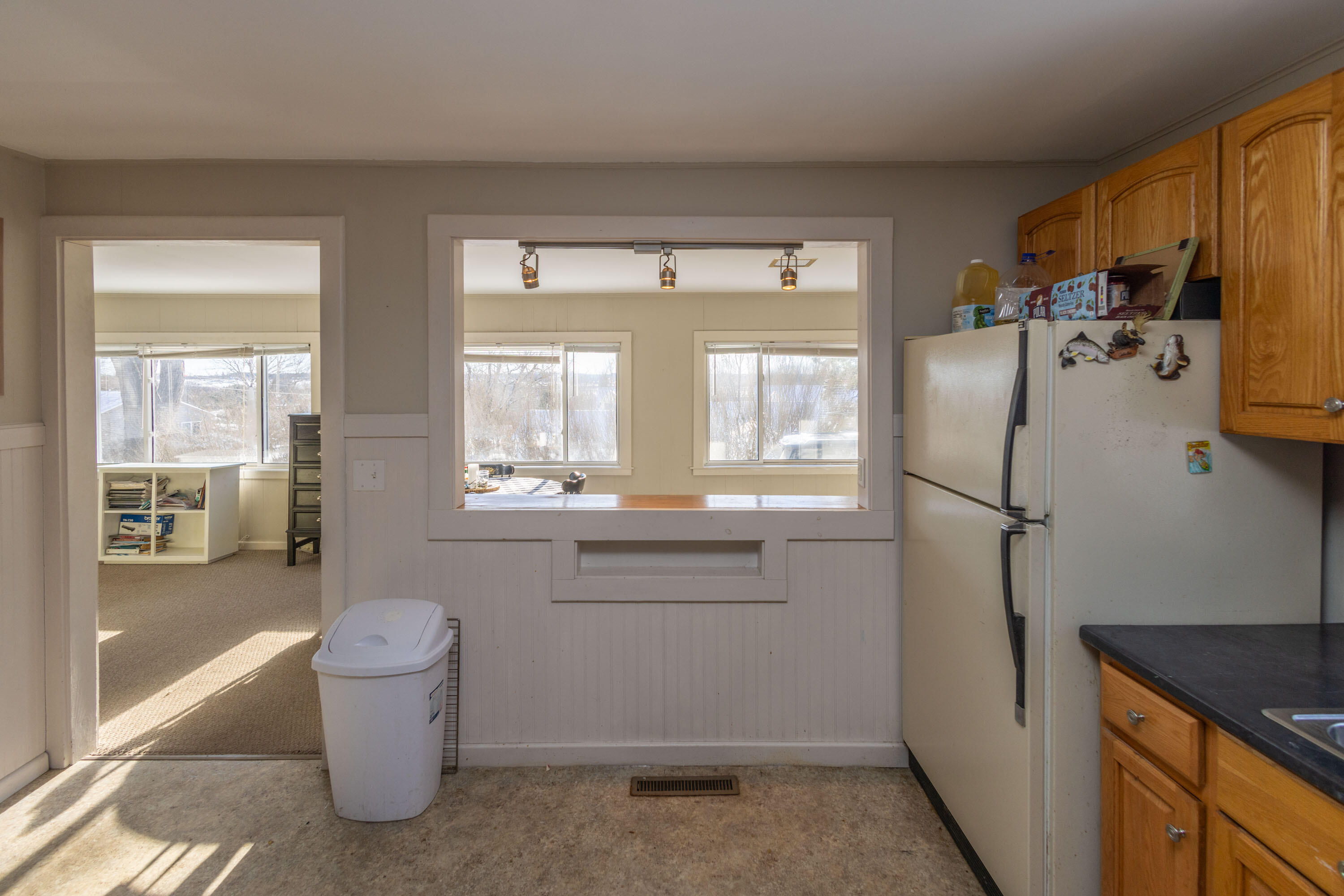 27 Lawrence Avenue Thomaston ME 04861