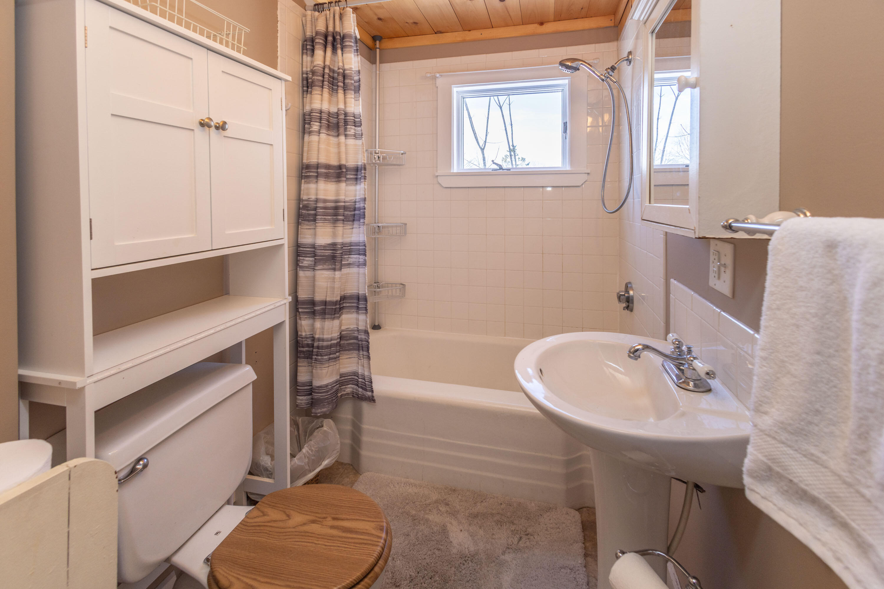 27 Lawrence Avenue Thomaston ME 04861