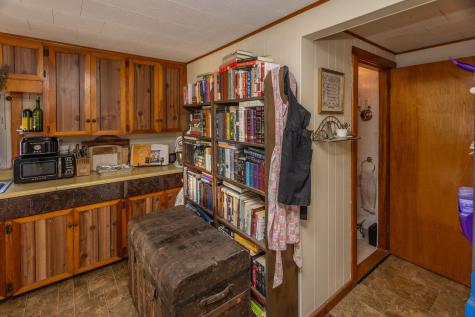 27 Lawrence Avenue Thomaston ME 04861