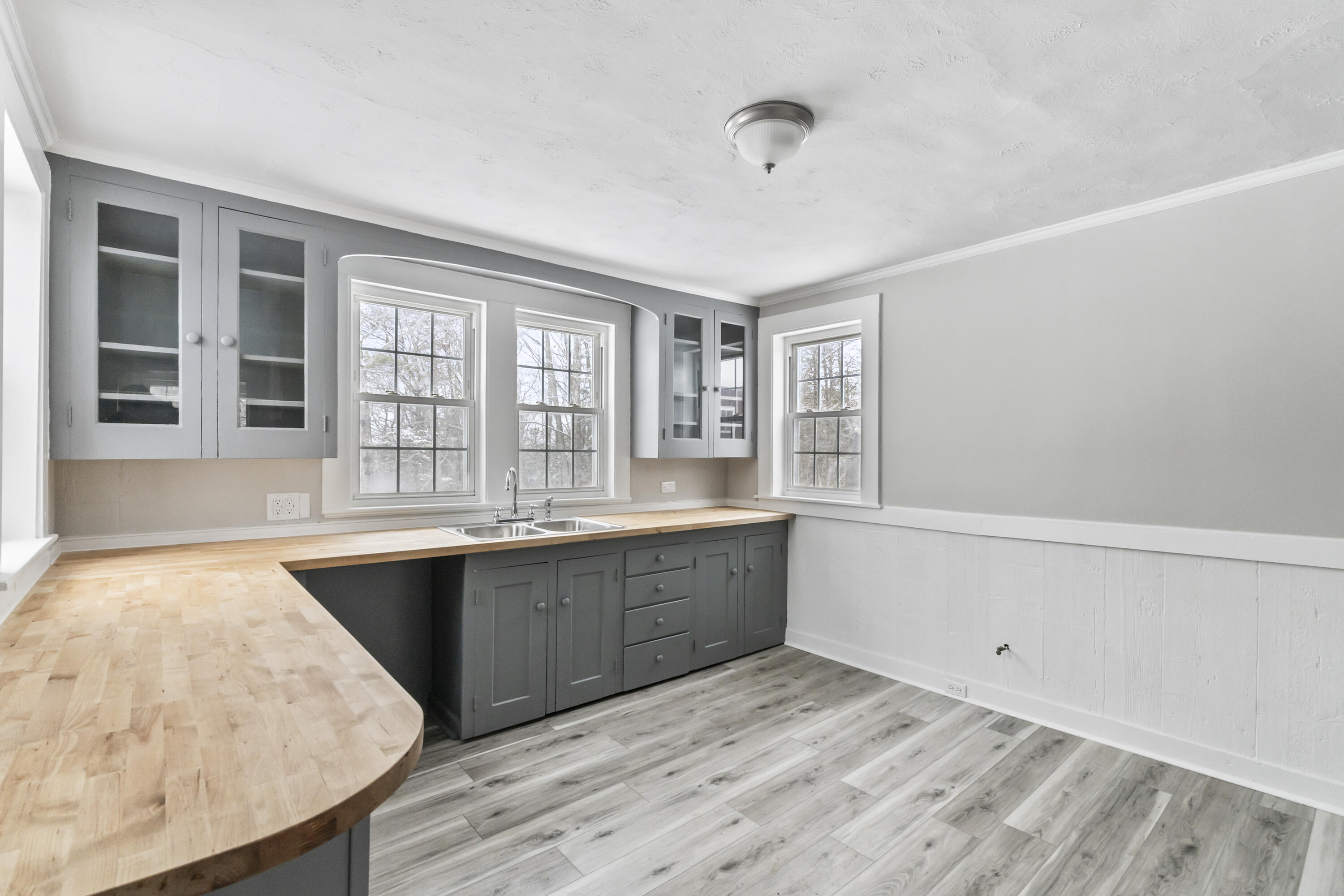 569 Middle Road Dresden ME 04342