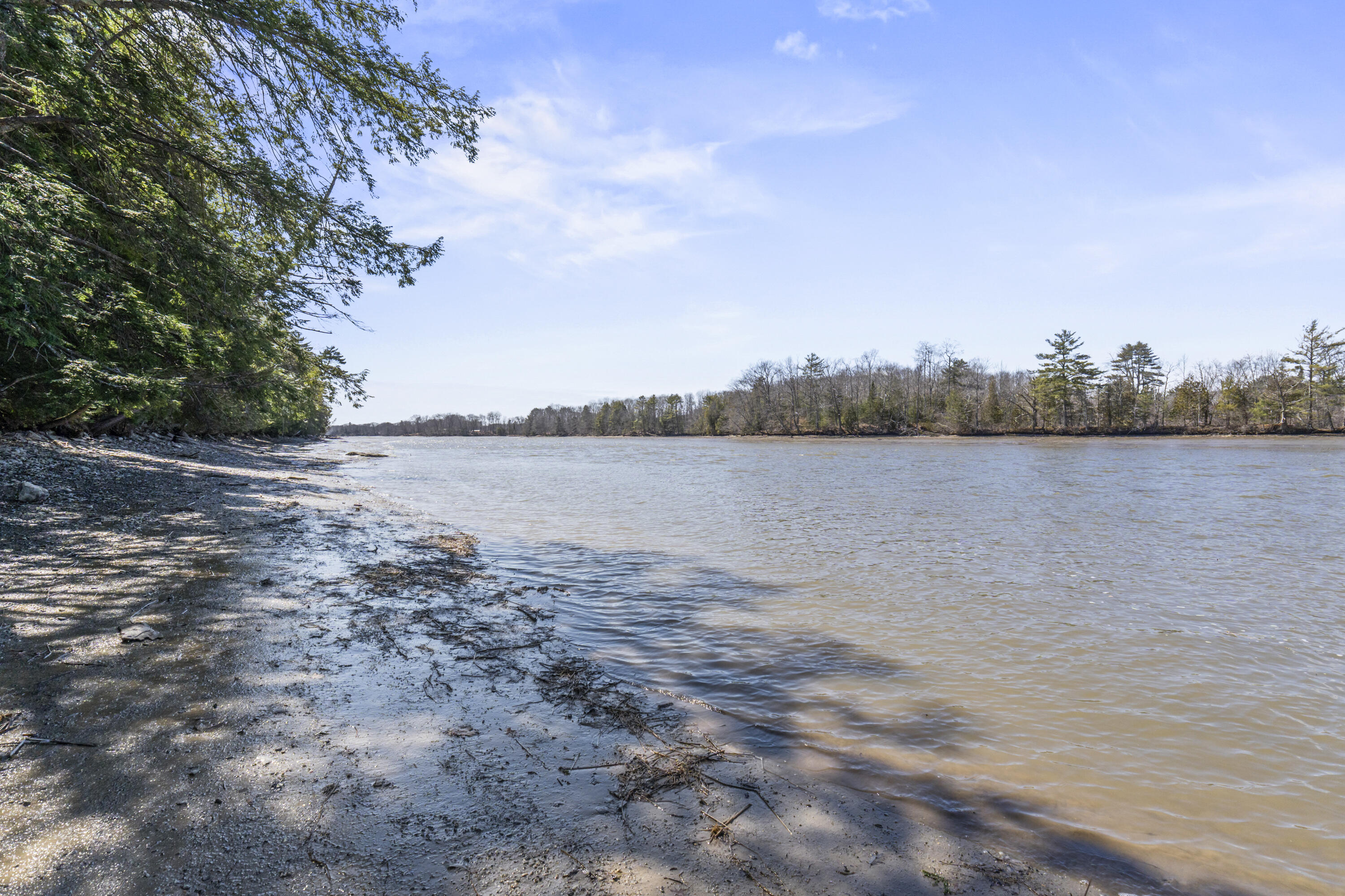 569 Middle Road Dresden ME 04342