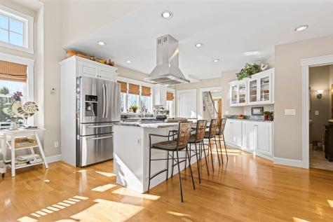 175 Island Avenue Avenue Long Island ME 04050