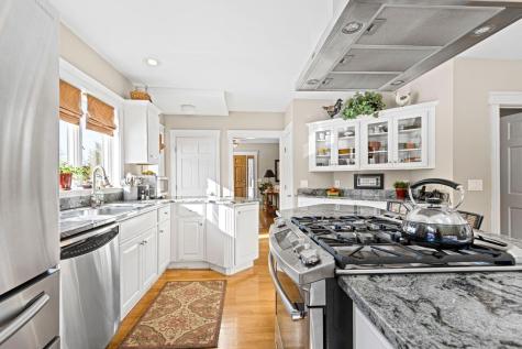 175 Island Avenue Avenue Long Island ME 04050