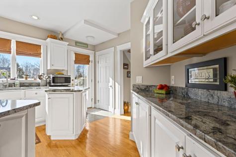 175 Island Avenue Avenue Long Island ME 04050