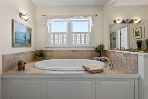 175 Island Avenue Avenue Long Island ME 04050