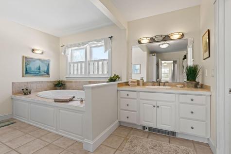 175 Island Avenue Avenue Long Island ME 04050