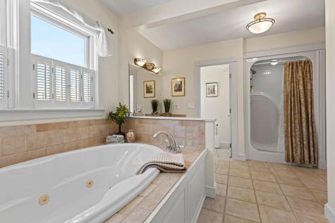 175 Island Avenue Avenue Long Island ME 04050