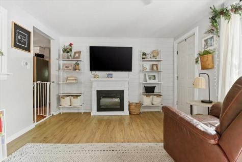 28 Country Acres Monmouth ME 04259